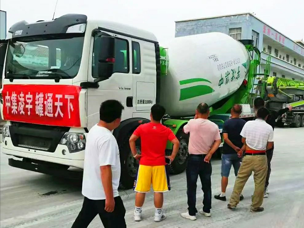開攤啦！凌宇攪拌車“擺攤兒”湖北，客戶當場下單！